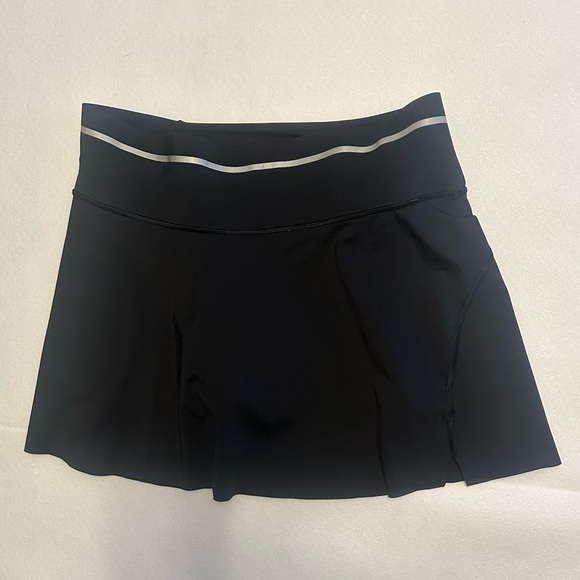 Athleta Skort Size Medium Made Of Polyester and Spandex. - Picture 2 of 8